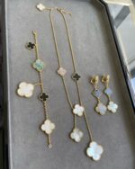[Eternal Jewelry]CLOVER 3 MOTIF MOP ONYX DARK MOP PINK GOLD EARRINGS - Image 4