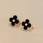 [Eternal Jewelry]CLOVER MEDIUM 1 MOTIFS ONYX DIAMOND EARRINGS - Image 3