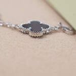 [Eternal Jewelry]CLOVER 5 MOTIF ONYXS  BRACELET SILVER - Image 7
