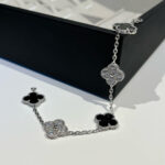 [Eternal Jewelry]CLOVER 5 MOTIF ONYXS DIAMOND BRACELET SILVER - Image 4
