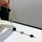 [Eternal Jewelry]CLOVER 5 MOTIF ONYXS DIAMOND BRACELET SILVER - Image 10